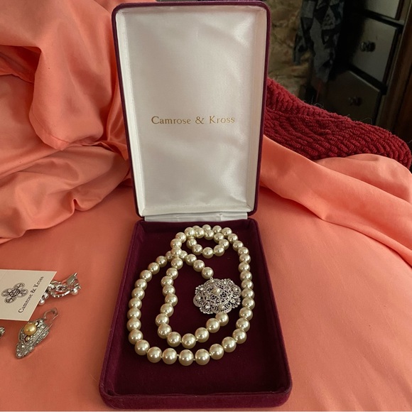 Camrose and Kross JBK Collection Faux Pearl Necklace +Box and COA - Picture 5 of 17